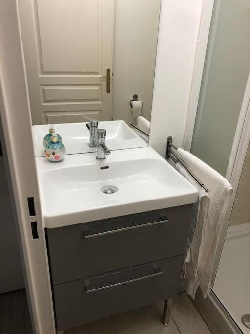 Centre Equipe Wifi, 7minutes A Pieds Gare Avec Rer B , Orlyval Apartment