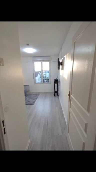 Centre Equipe Wifi, 7minutes A Pieds Gare Avec Rer B , Orlyval Apartment *